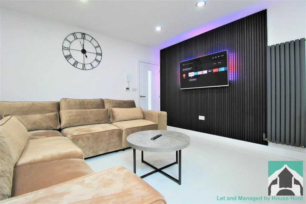 8 bedroom house for rent