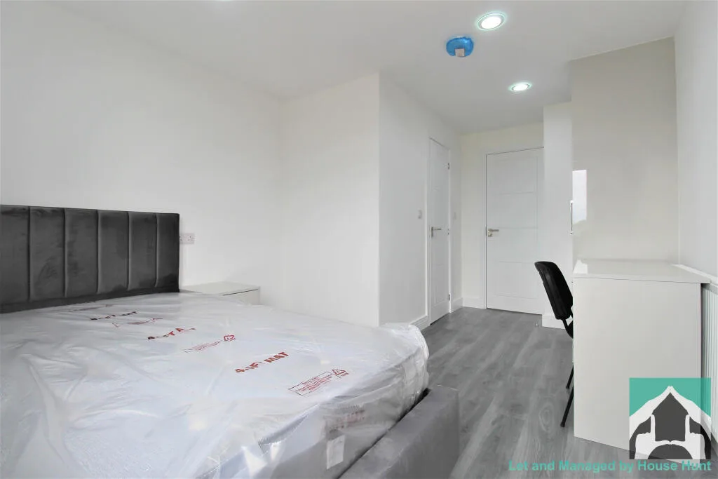 8 bedroom house for rent