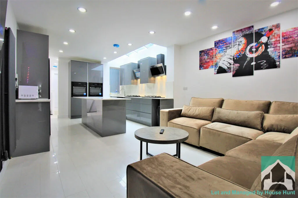8 bedroom house for rent