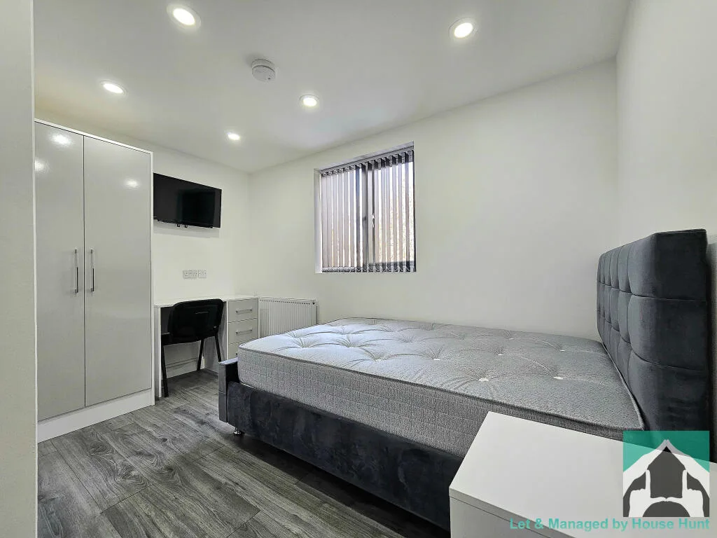6 bedroom terraced house for rent