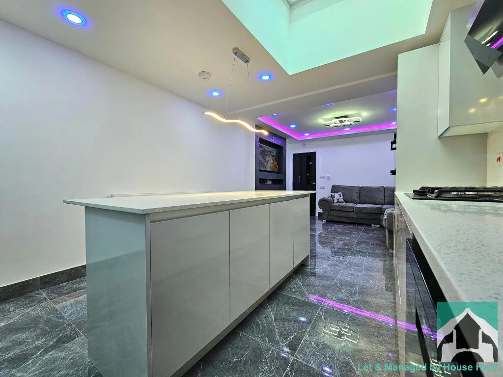6 bedroom terraced house for rent