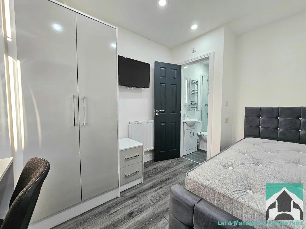 6 bedroom terraced house for rent
