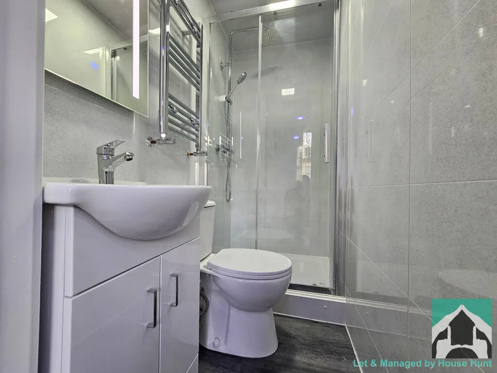 6 bedroom terraced house for rent