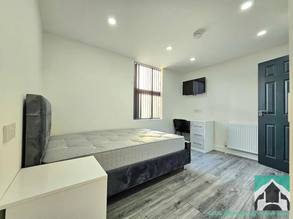 6 bedroom terraced house for rent