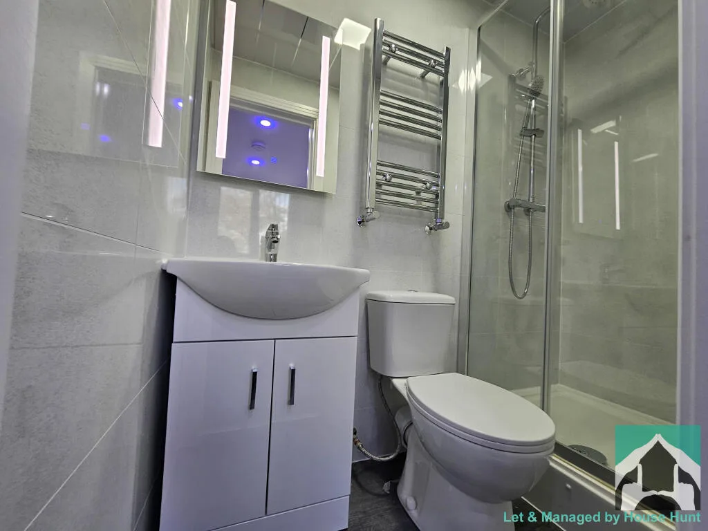 6 bedroom terraced house for rent