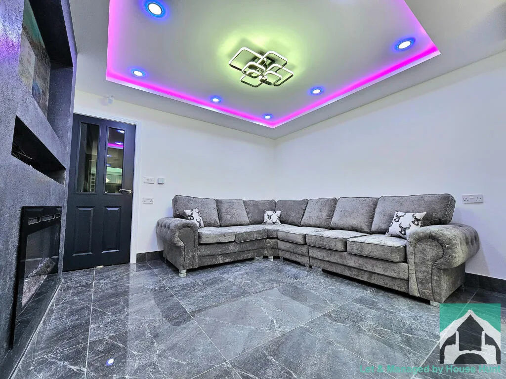 6 bedroom terraced house for rent