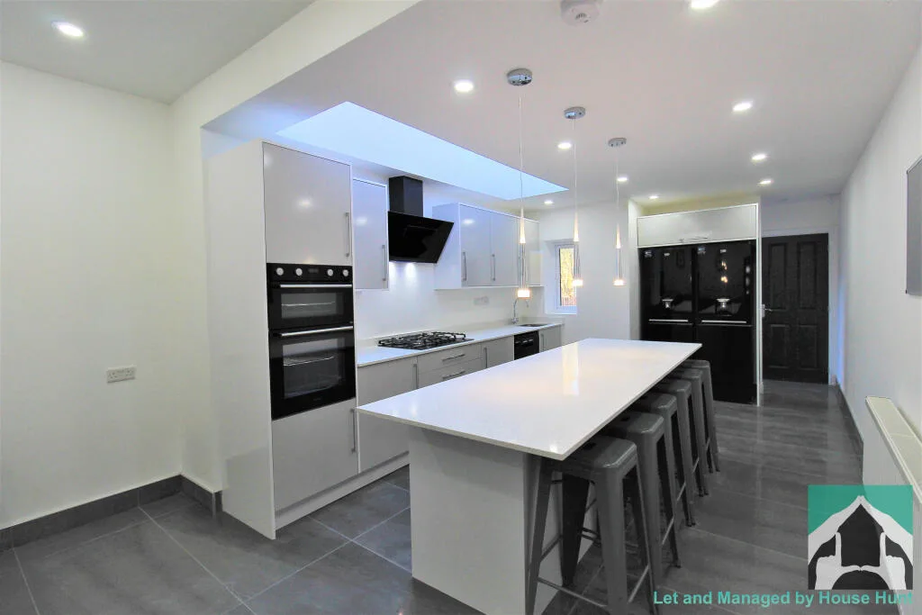 6 bedroom terraced house for rent