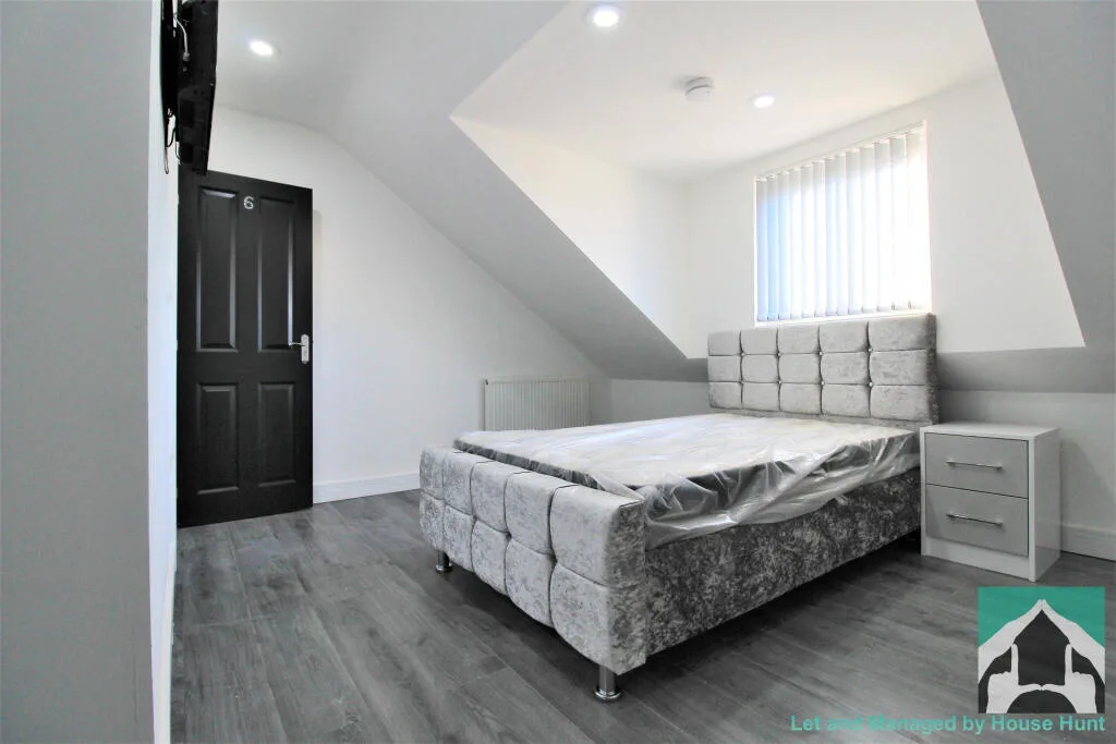 6 bedroom terraced house for rent