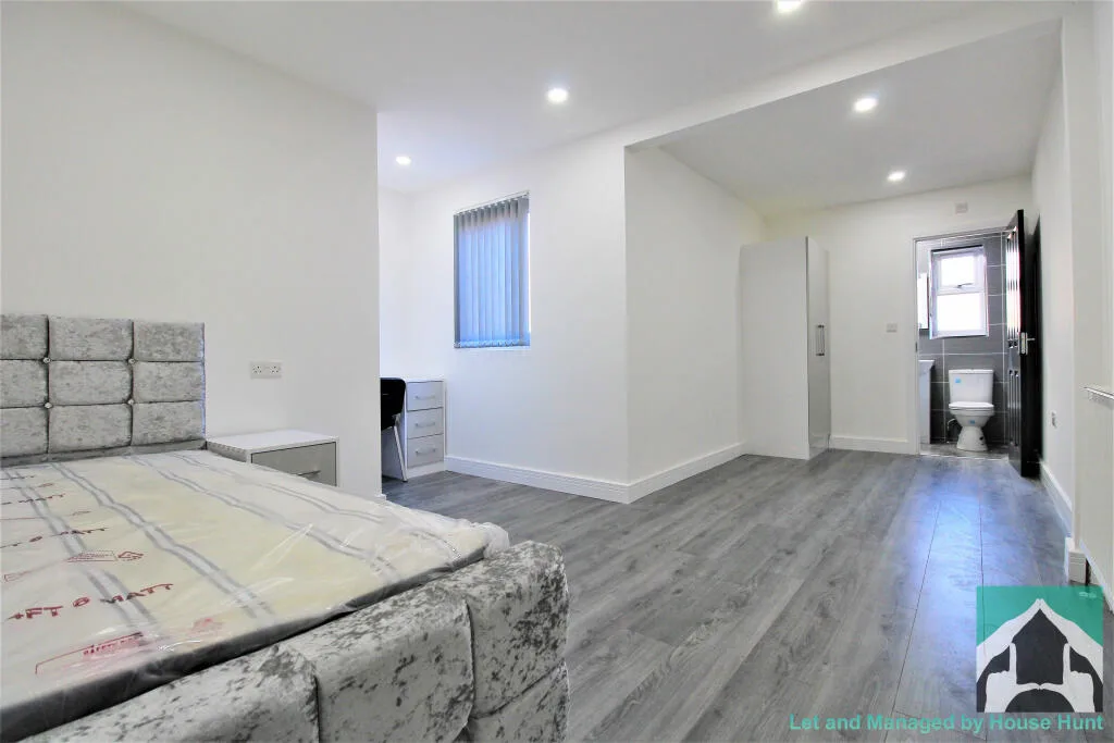 6 bedroom terraced house for rent