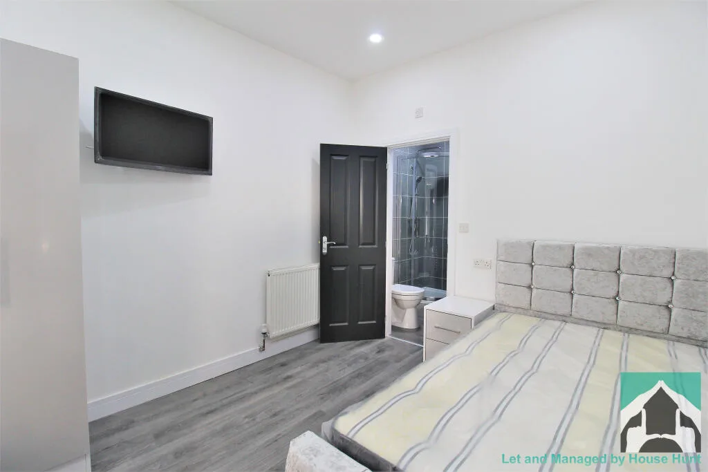 6 bedroom terraced house for rent