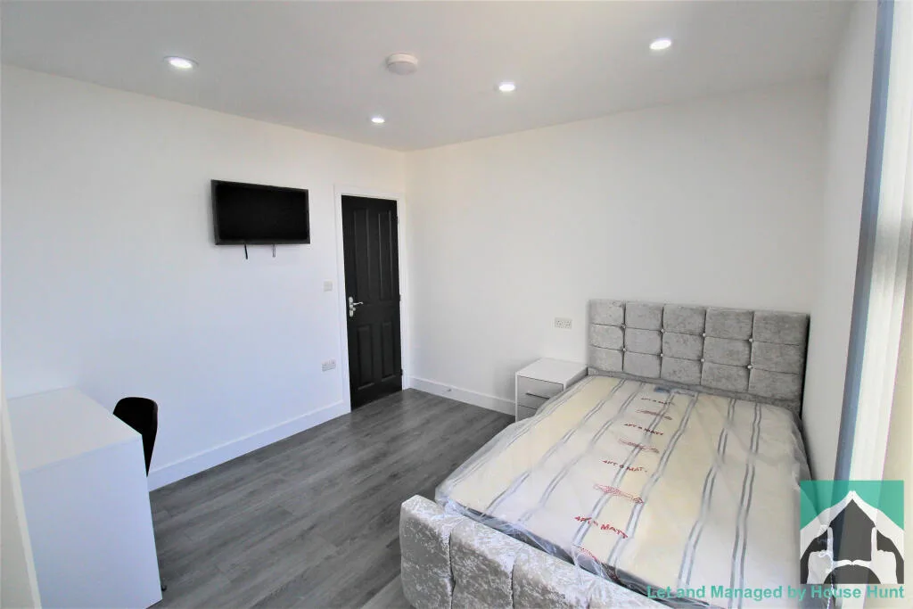 6 bedroom terraced house for rent