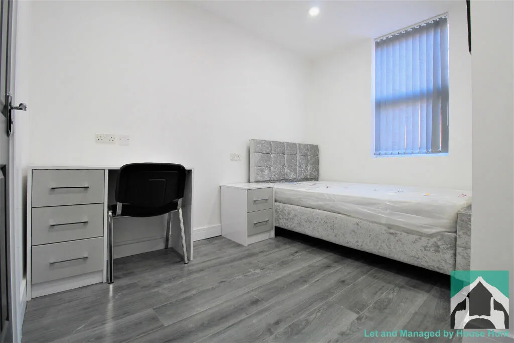 6 bedroom terraced house for rent