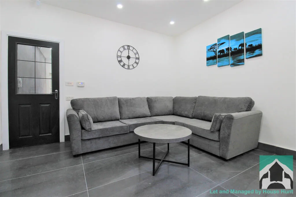 6 bedroom terraced house for rent