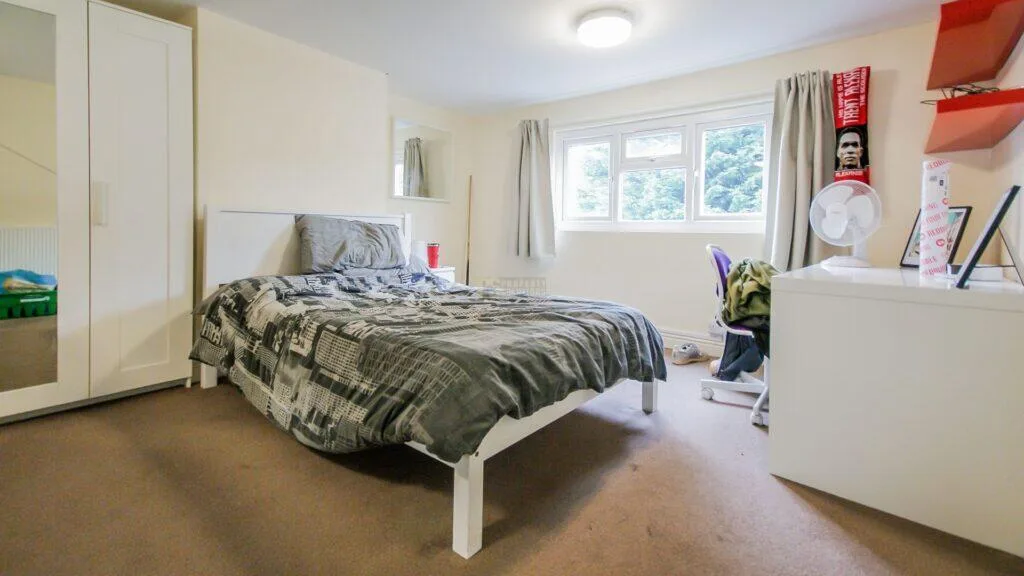 5 bedroom terraced house for rent