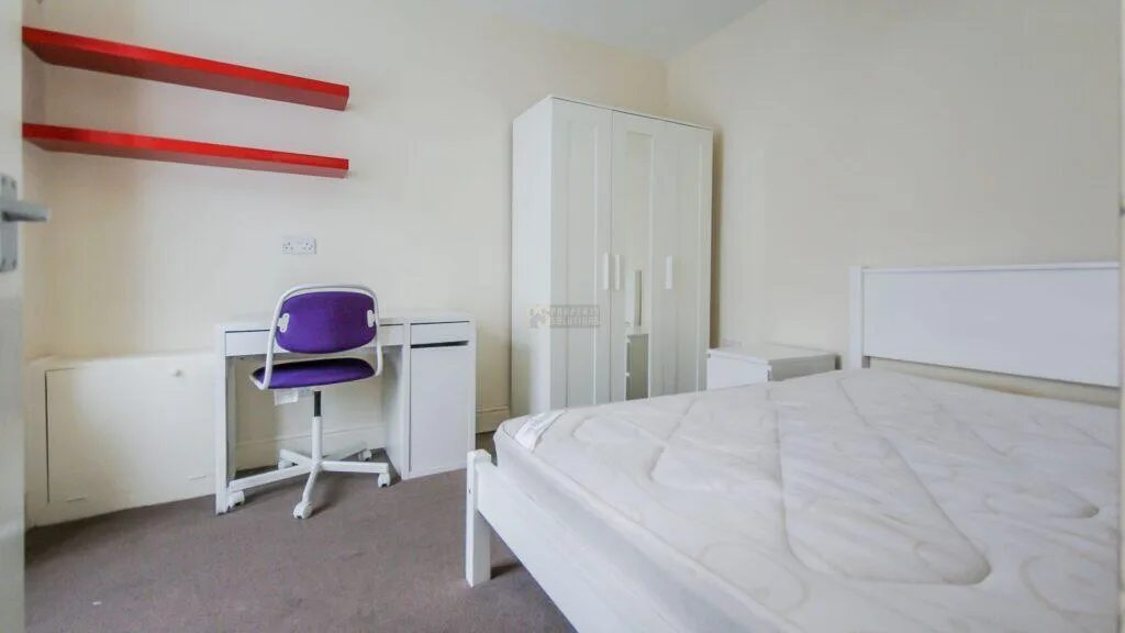 5 bedroom terraced house for rent