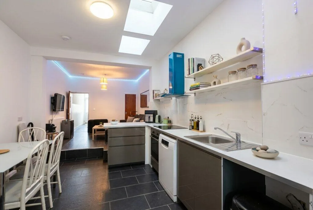 5 bedroom terraced house for rent