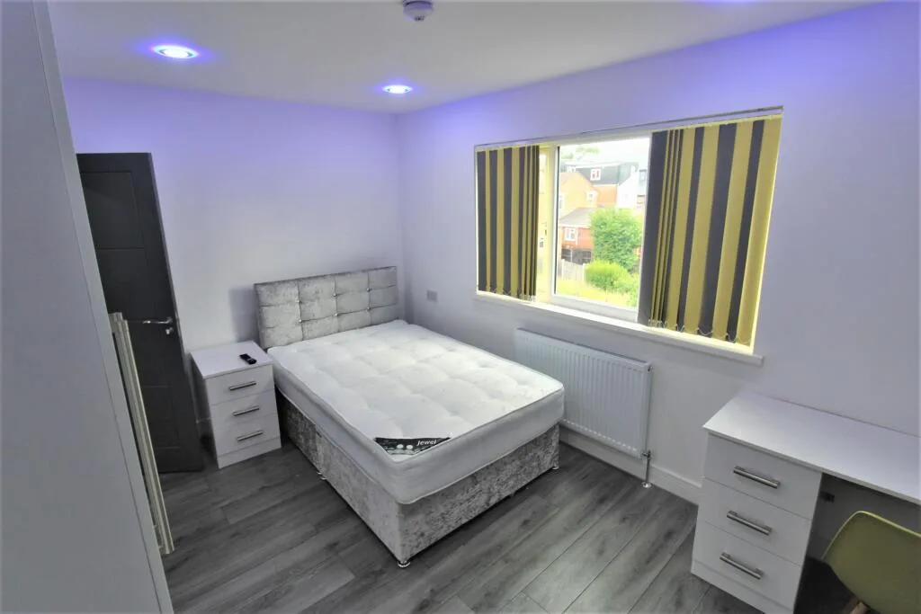 6 bedroom house for rent