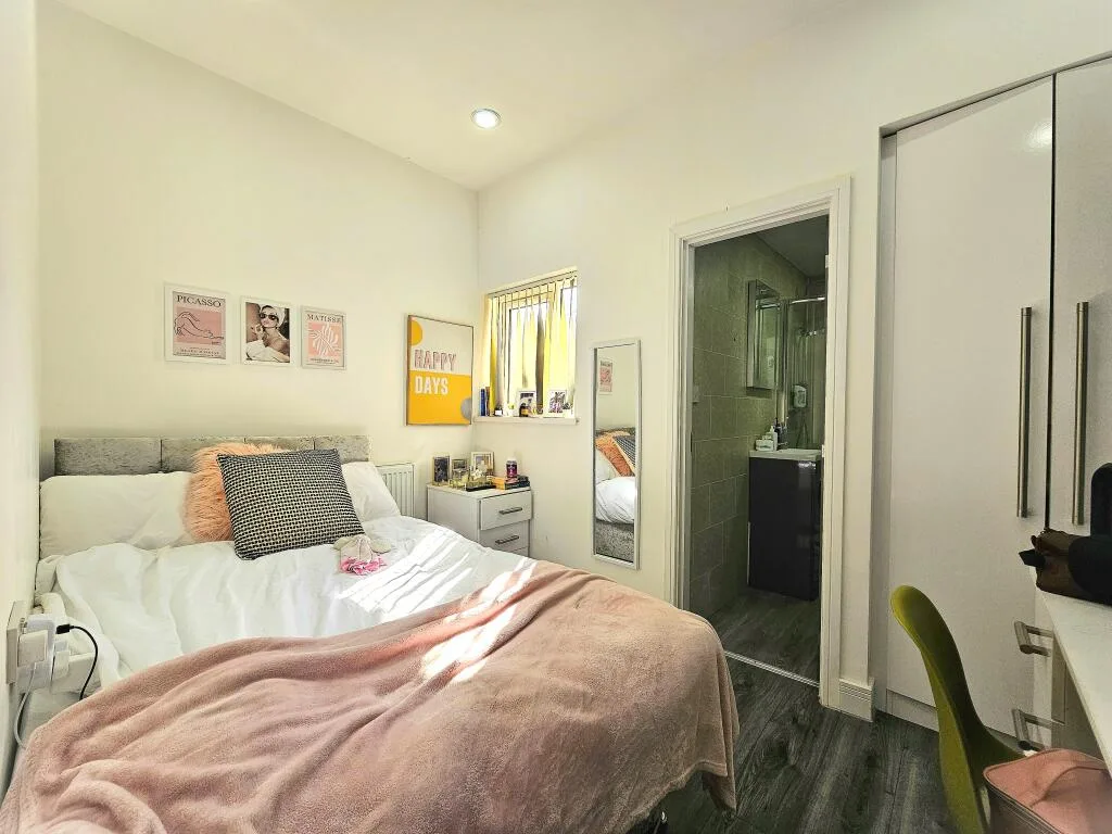 6 bedroom house for rent