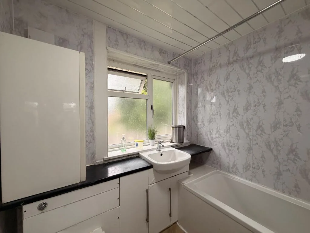 3 bedroom end of terrace house for rent