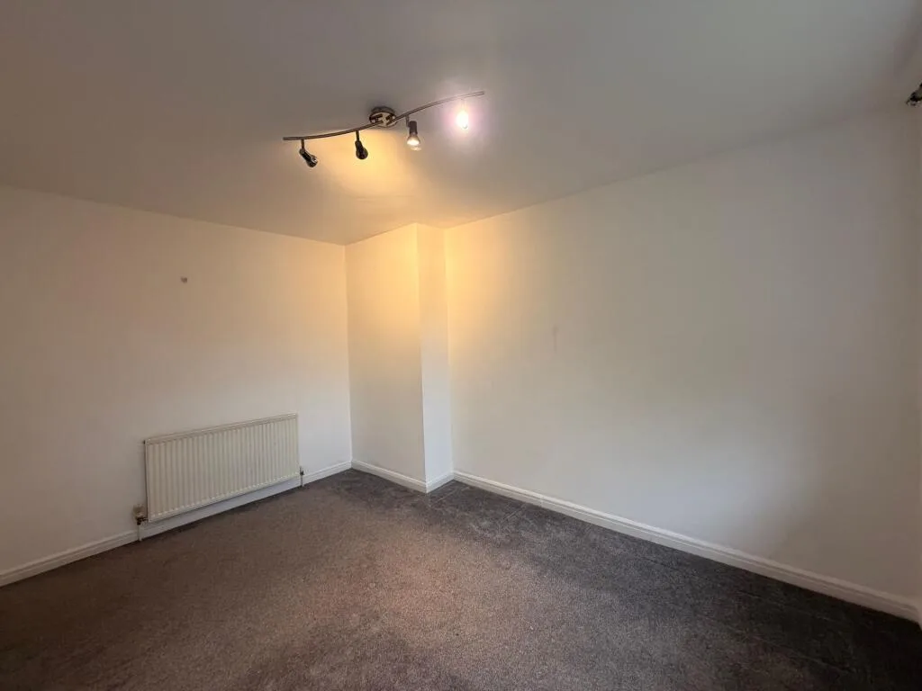 3 bedroom end of terrace house for rent