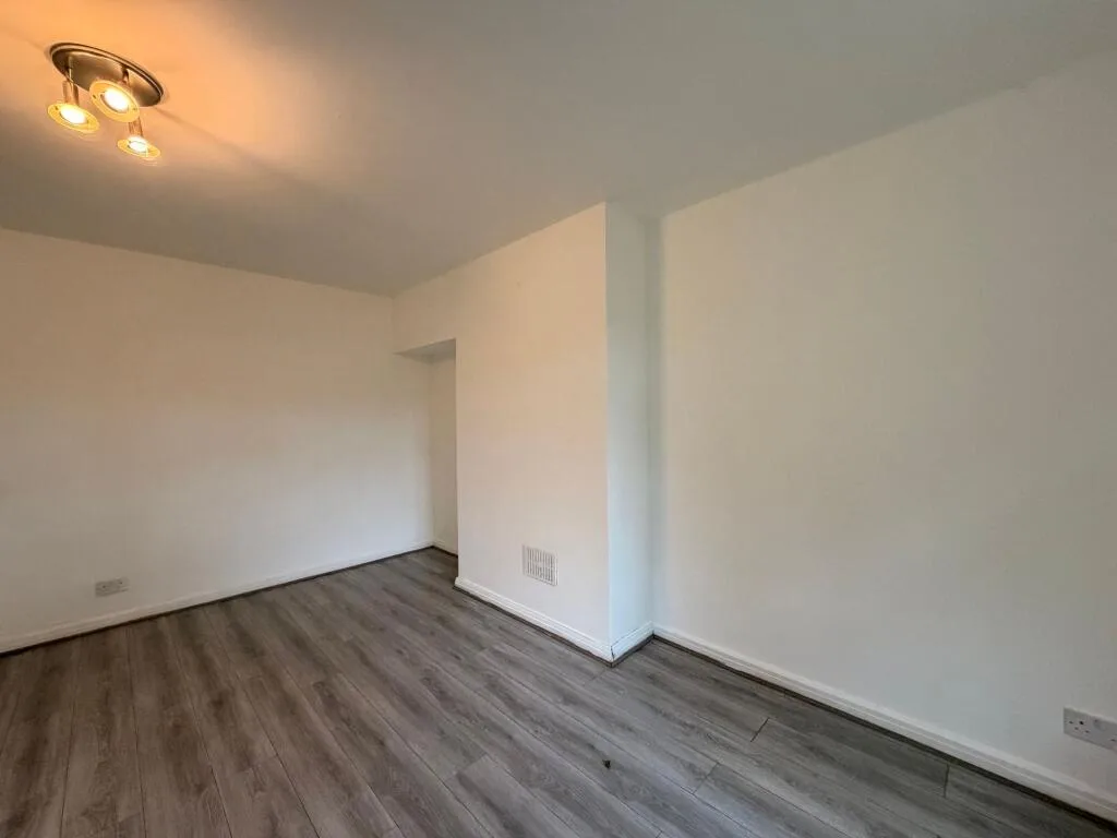 3 bedroom end of terrace house for rent