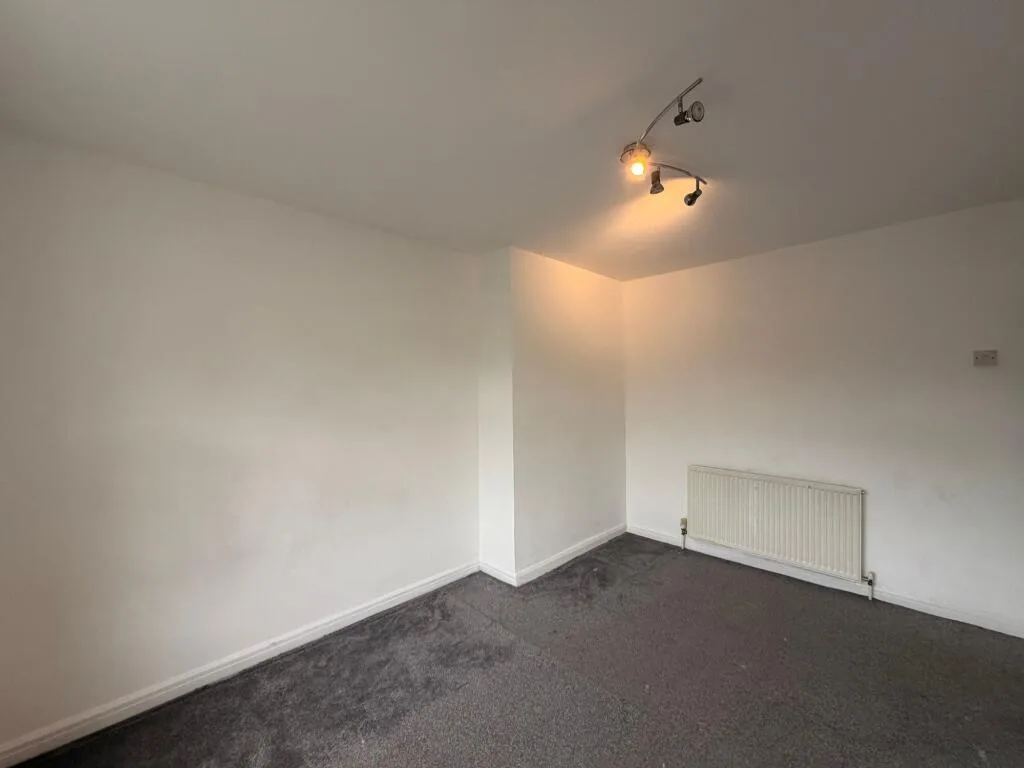 3 bedroom end of terrace house for rent