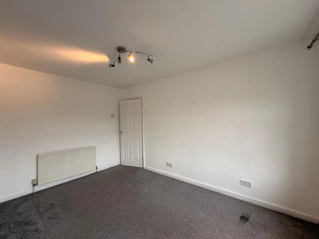 3 bedroom end of terrace house for rent