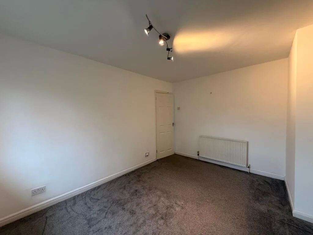 3 bedroom end of terrace house for rent