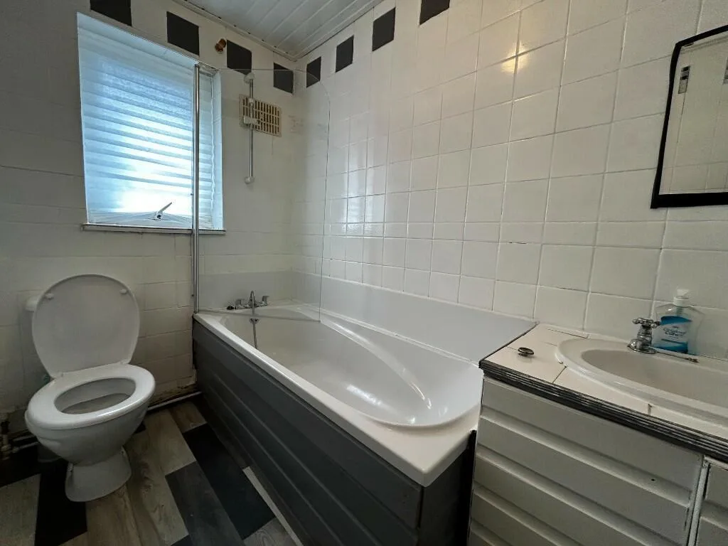 3 bedroom end of terrace house for rent