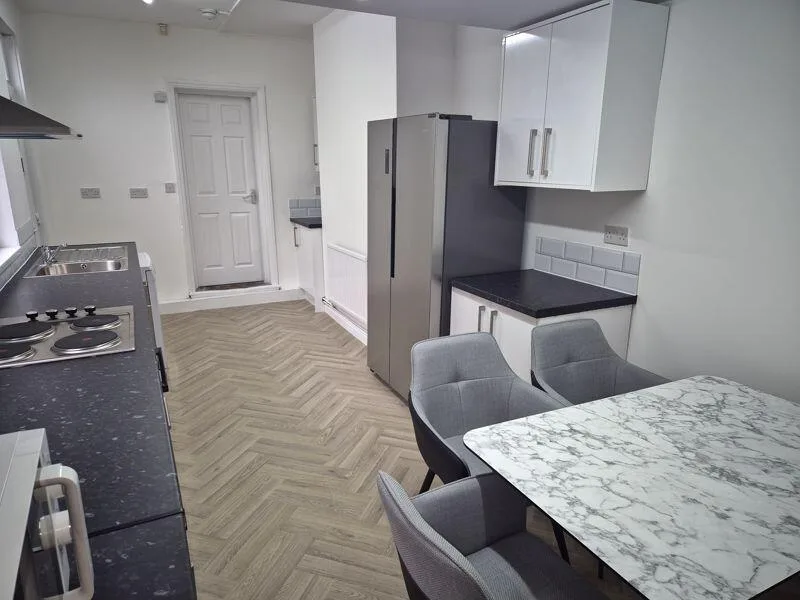 5 bedroom house for rent