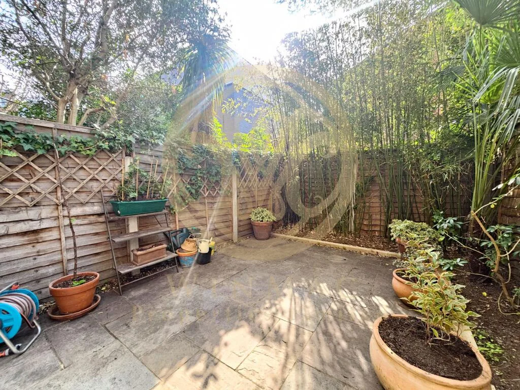 2 bedroom maisonette for rent