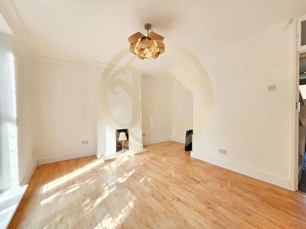 2 bedroom maisonette for rent