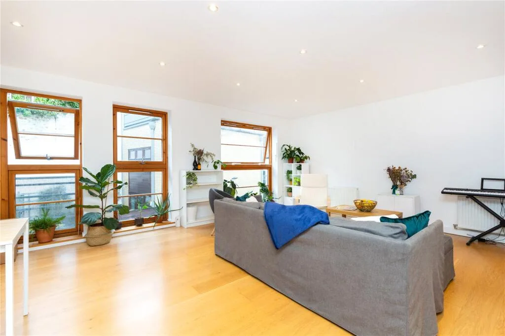 3 bedroom maisonette for rent