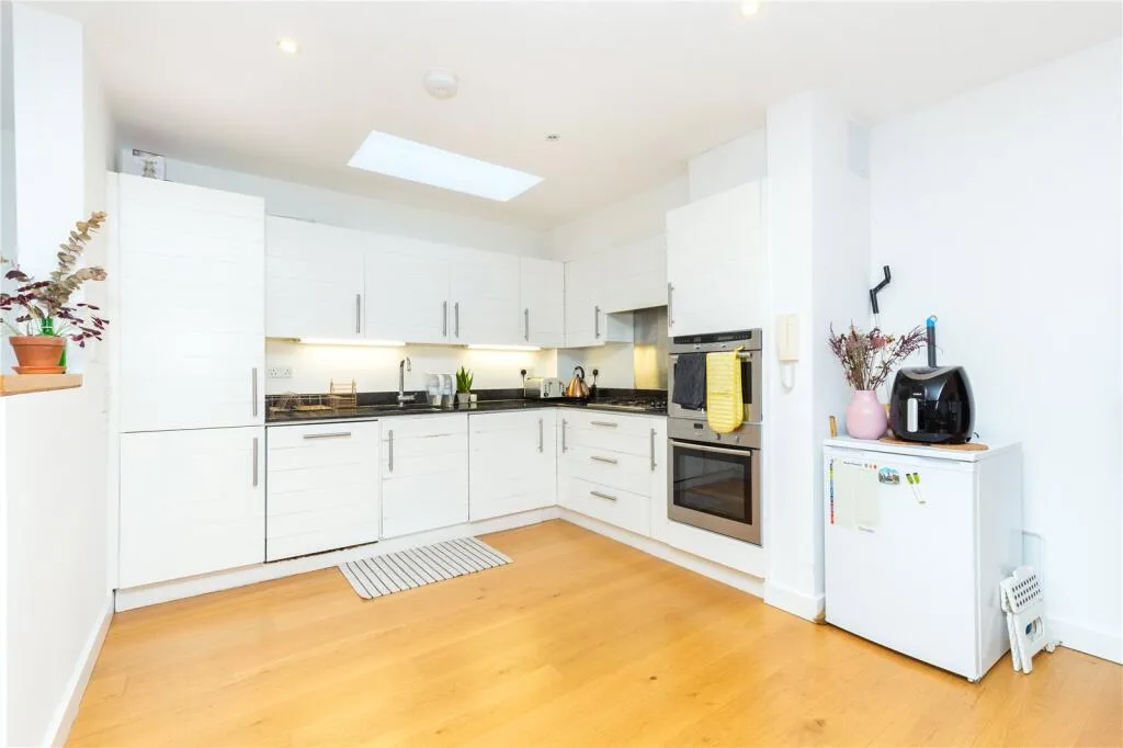 3 bedroom maisonette for rent