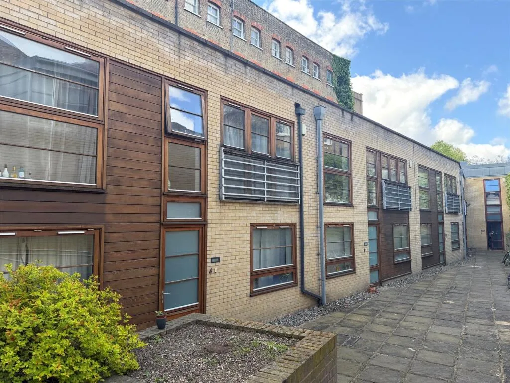 3 bedroom maisonette for rent