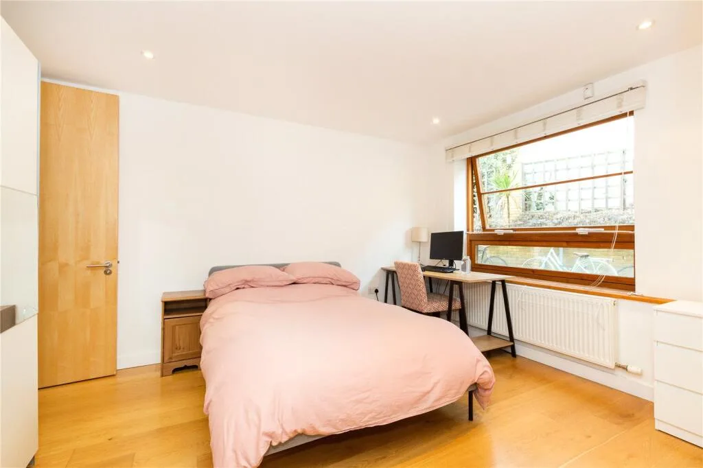 3 bedroom maisonette for rent