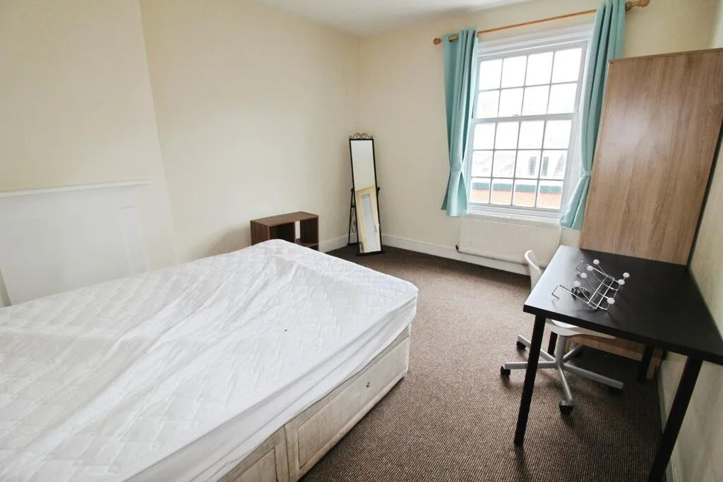 4 bedroom maisonette for rent