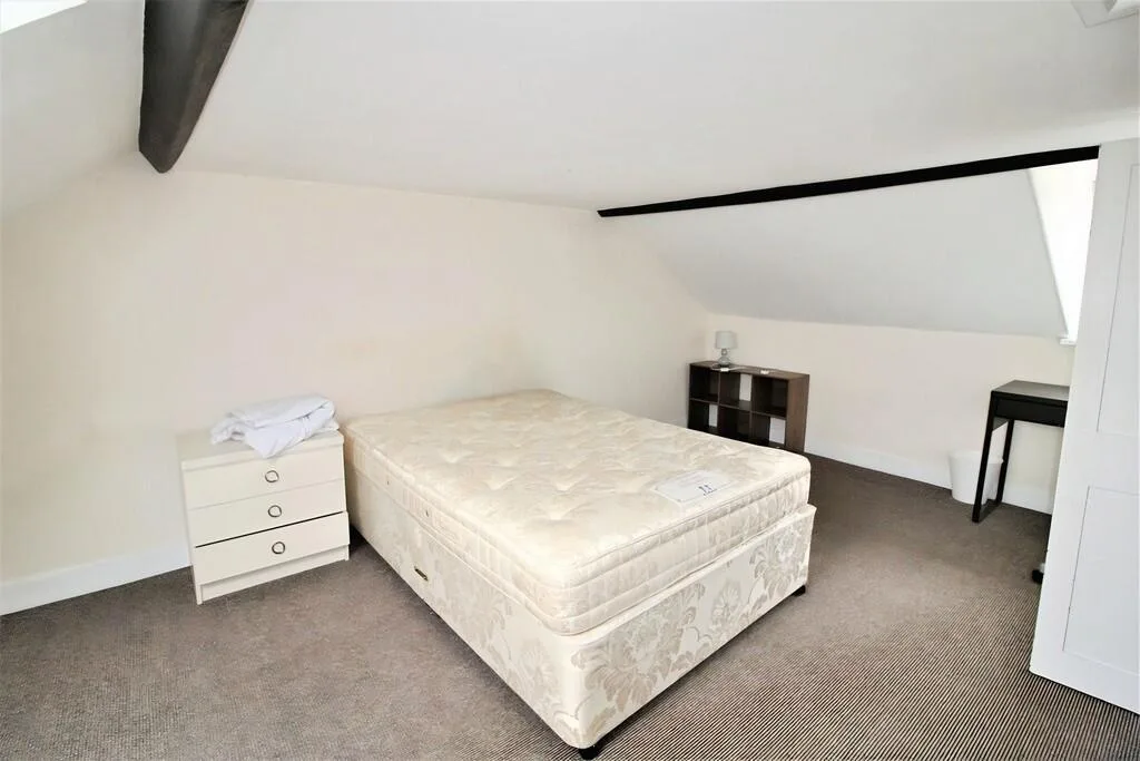 4 bedroom maisonette for rent