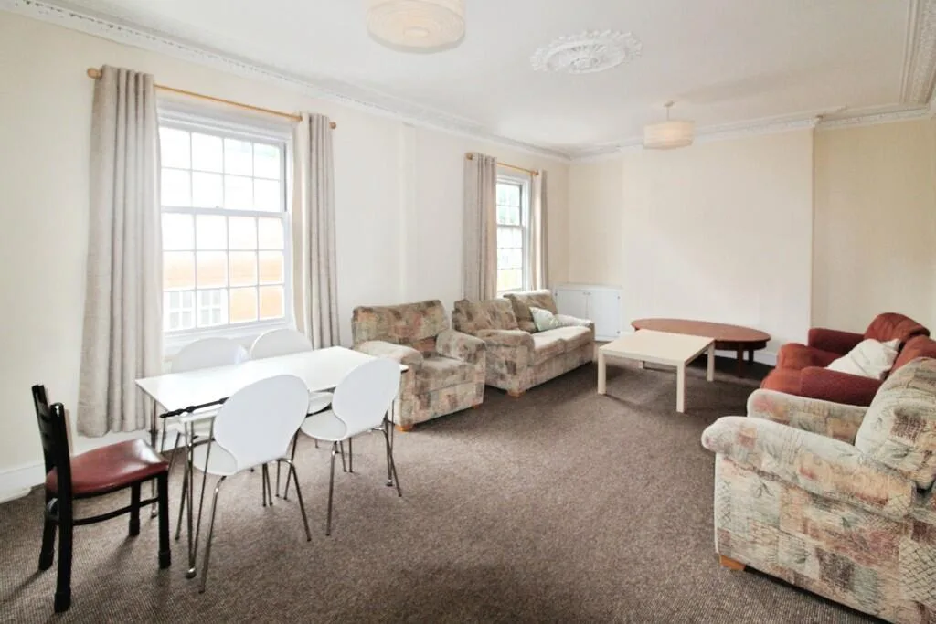 4 bedroom maisonette for rent