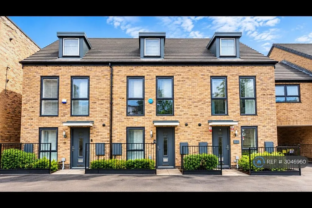 5 bedroom terraced house for rent