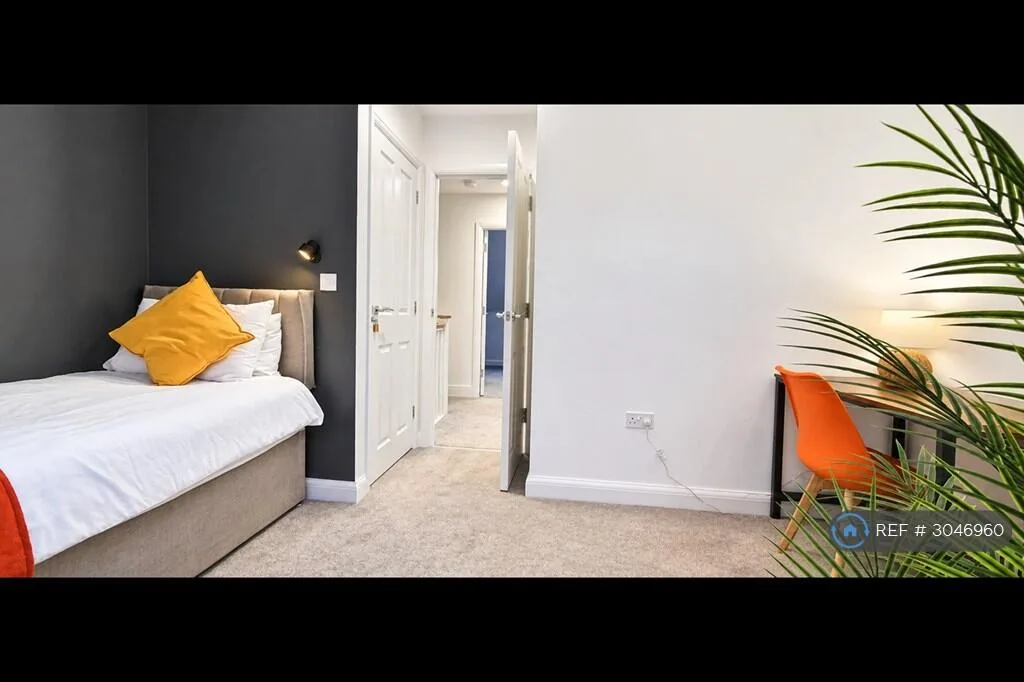 5 bedroom terraced house for rent