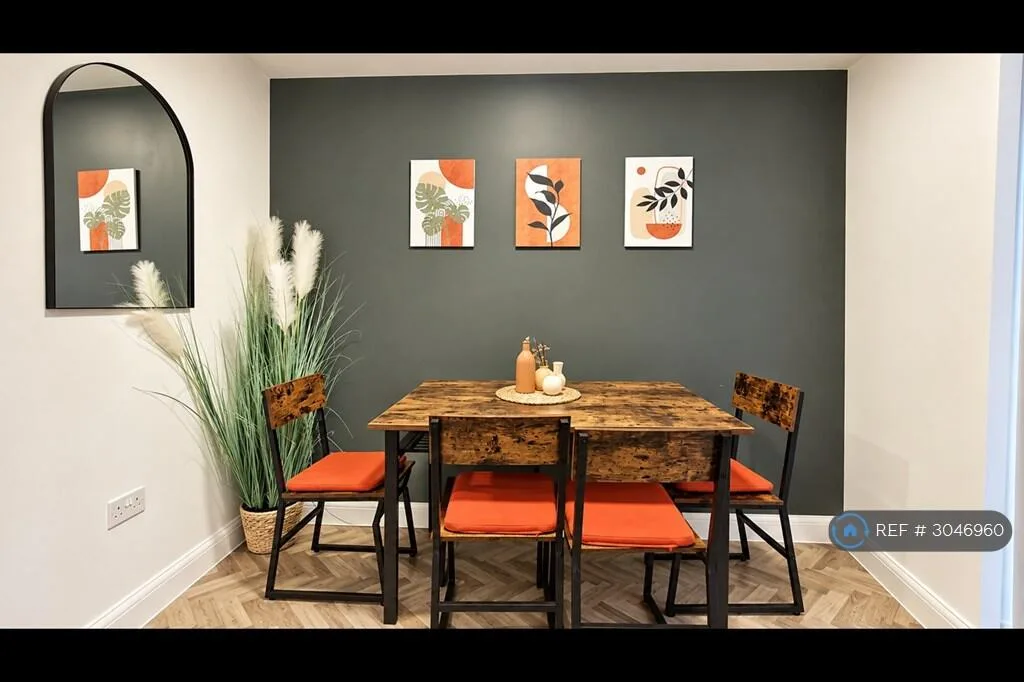5 bedroom terraced house for rent