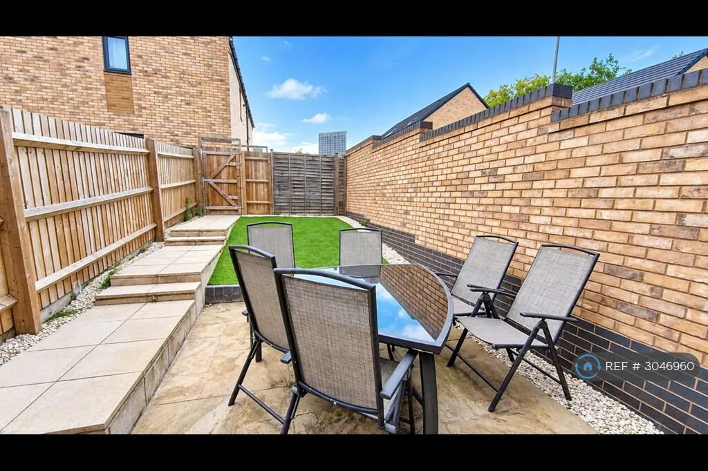 5 bedroom terraced house for rent