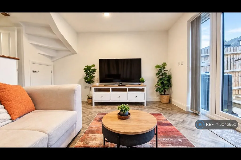 5 bedroom terraced house for rent