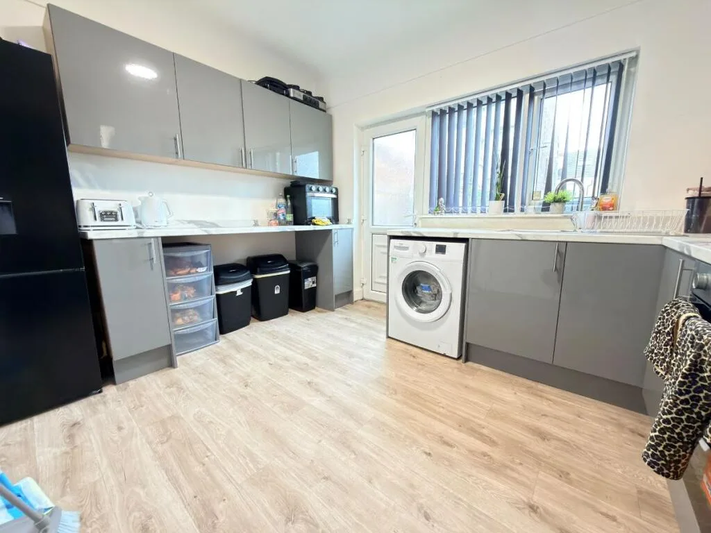 5 bedroom terraced house for rent