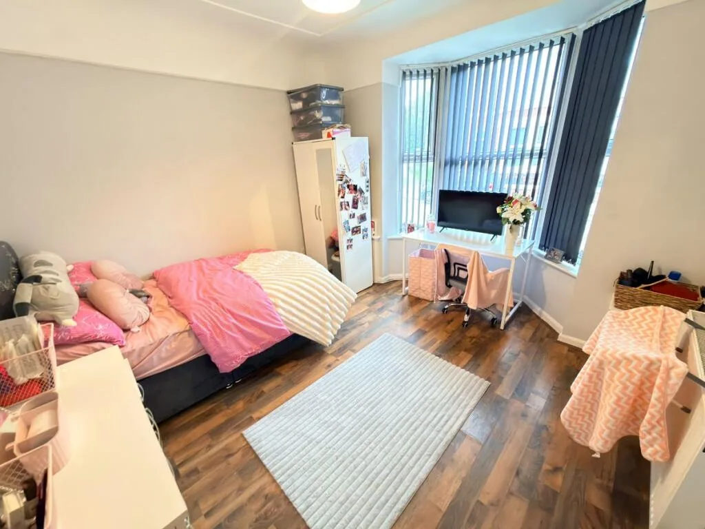 5 bedroom terraced house for rent