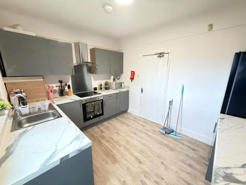 5 bedroom terraced house for rent