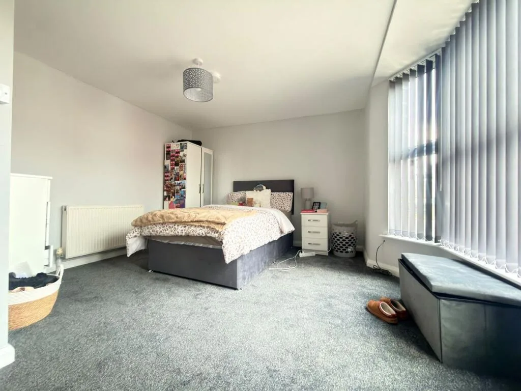 5 bedroom terraced house for rent