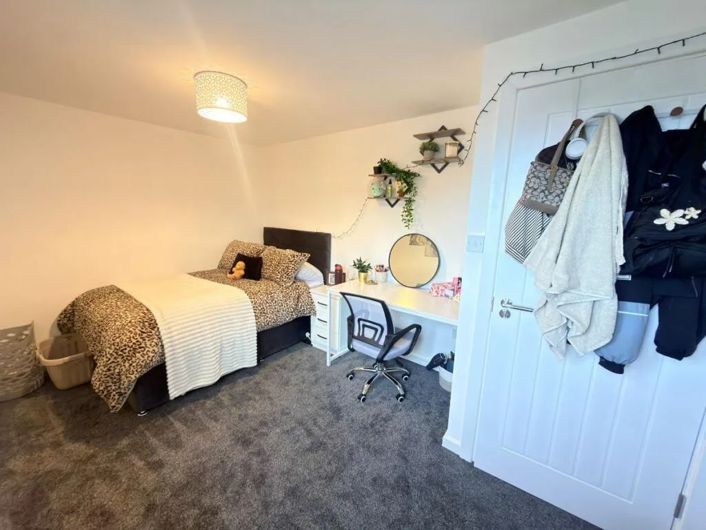 5 bedroom terraced house for rent