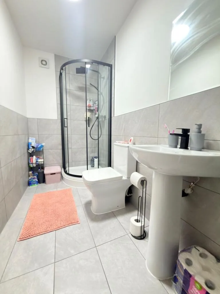 5 bedroom terraced house for rent